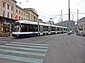 Sechsbälgige Tram 865 an der gare Cornavin